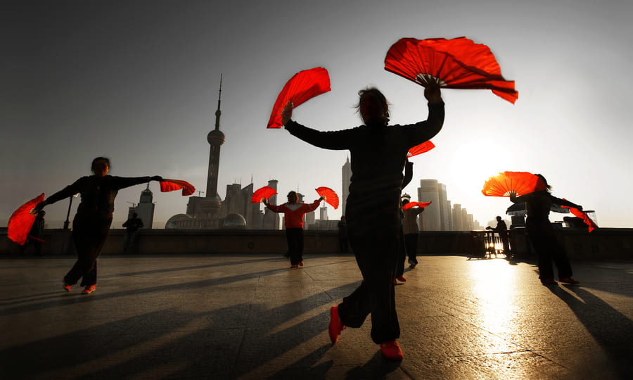 Baile tradicional con abanicos en China